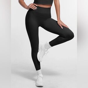 PINK Victoria’s Secret black seamless leggings